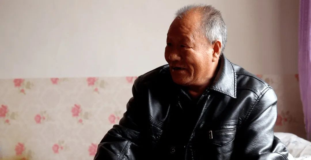 女子和丈夫照顾瘫痪前夫14年,女子带瘫痪丈夫嫁给29岁小伙