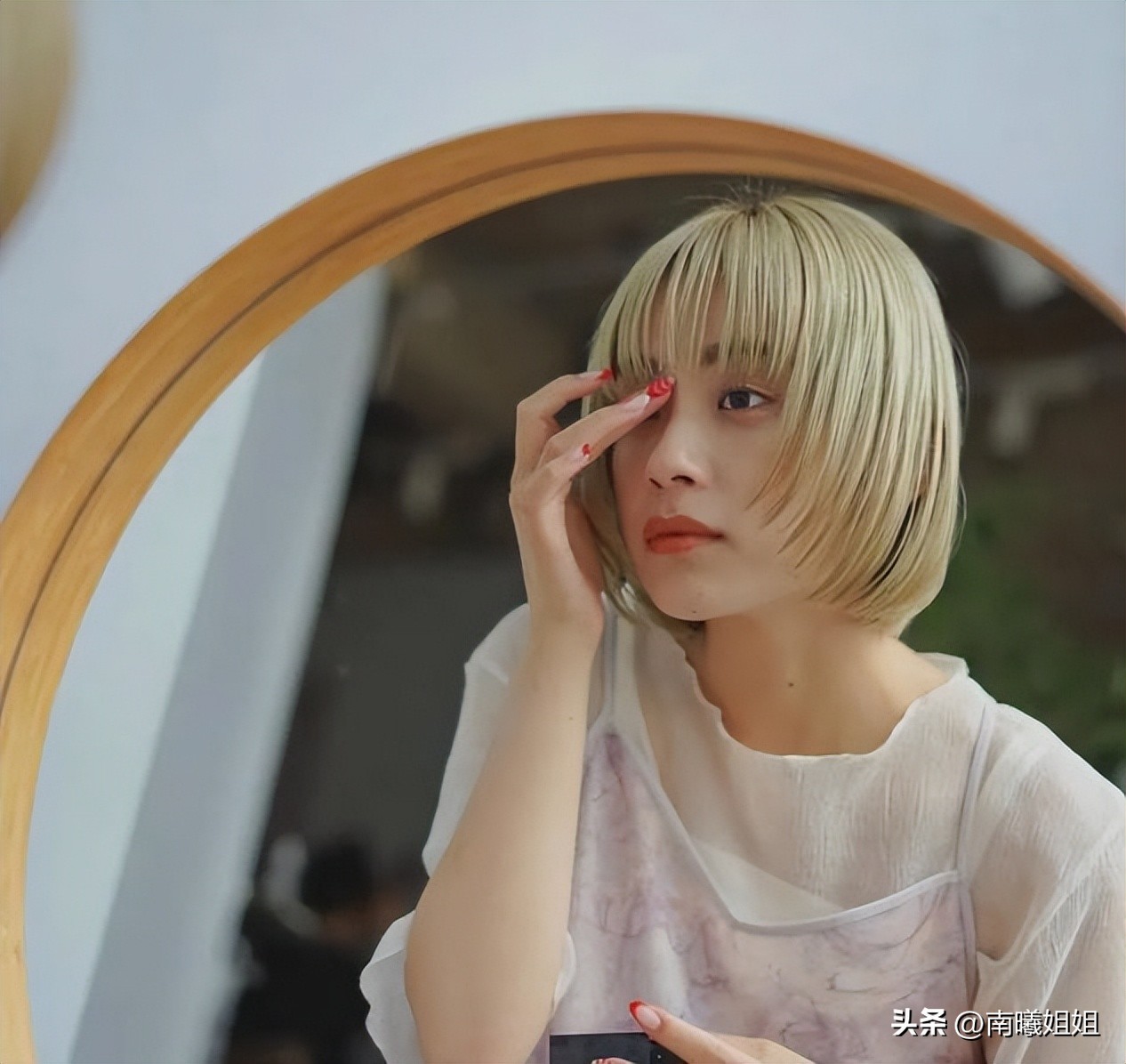 适合四十岁女人好打理的减龄短发,今年最流行的中年妇女短发型