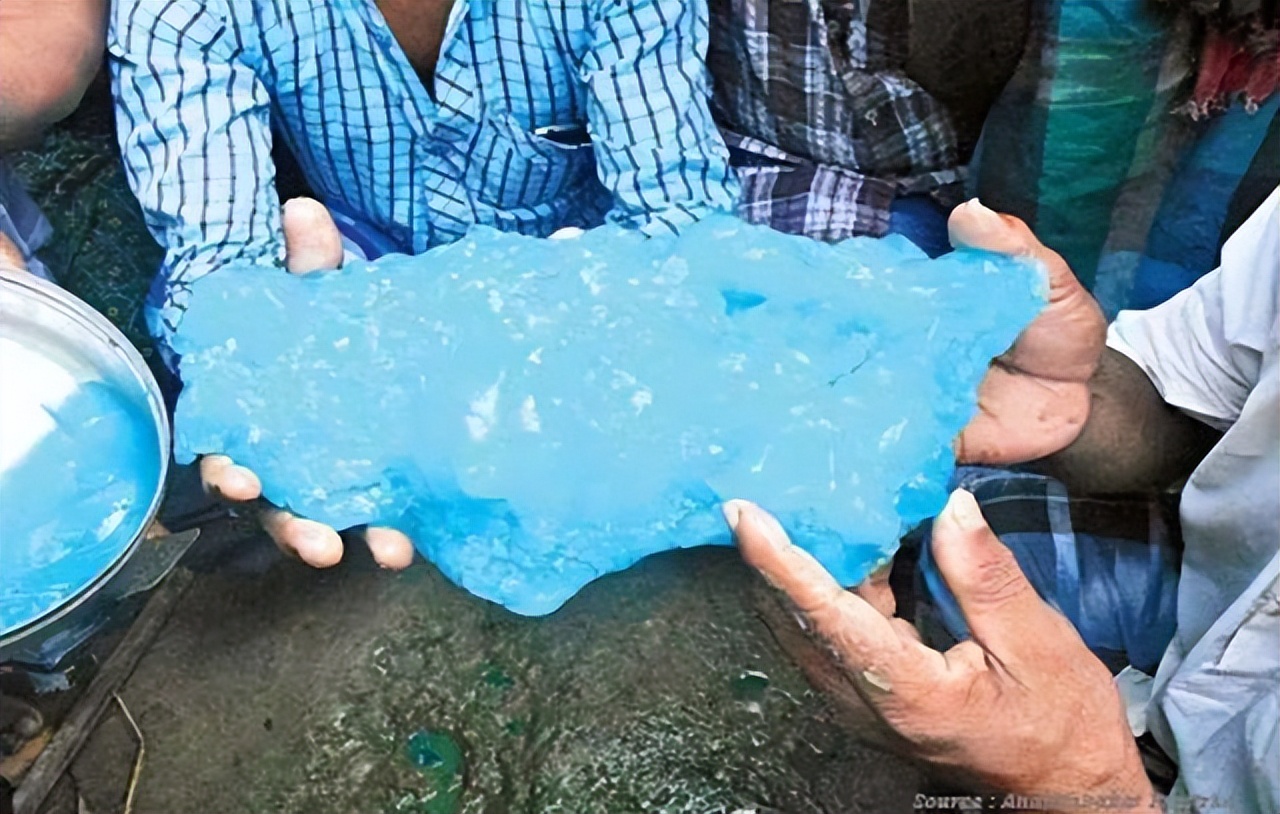 飞机上的秘密：空姐必须穿*袜丝**，禁止自带饮用水，粪便“空投”了