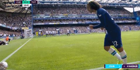 孔蒂临场指挥蓝军,足球锋线无力