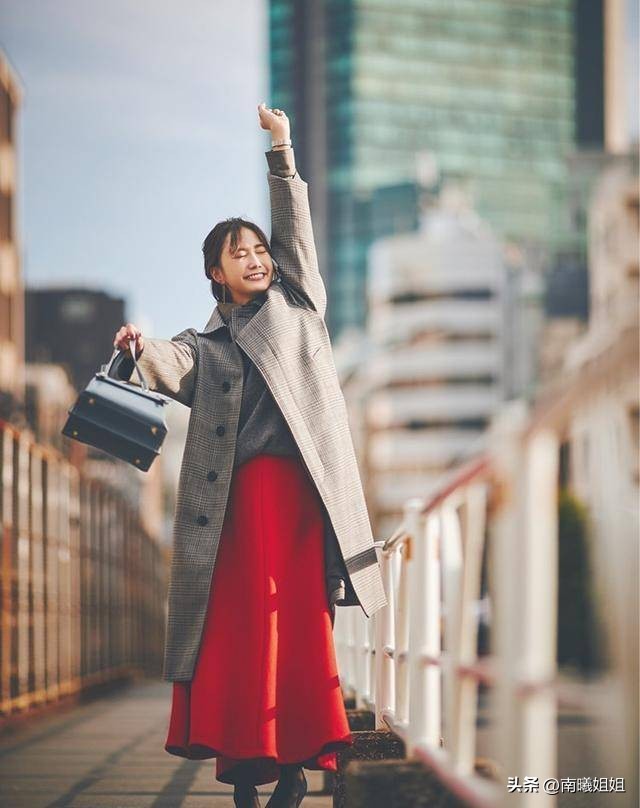 50岁女人穿既优雅又显瘦,日本女士50岁穿搭技巧