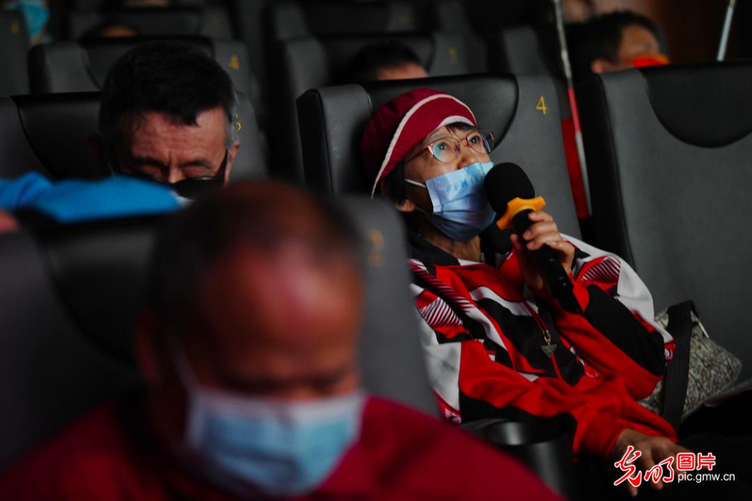 夫妻坚持创办盲人影院,夫妻办免费盲人影院17年