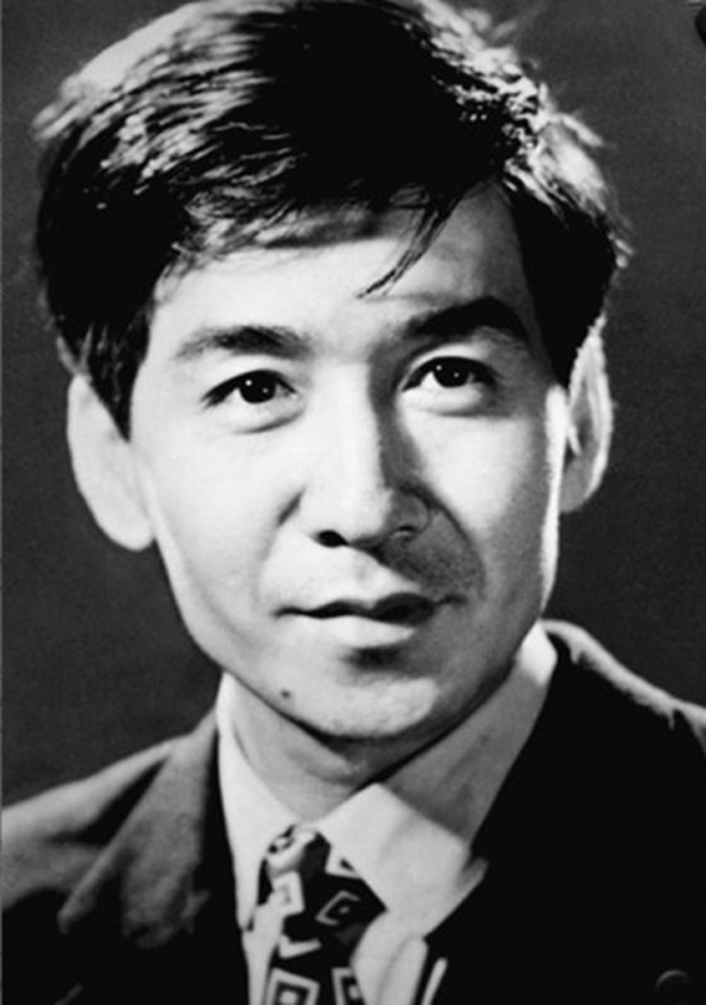 昔日男星康泰才华横溢心地善良人见人爱的银幕帅哥一生太不容易了