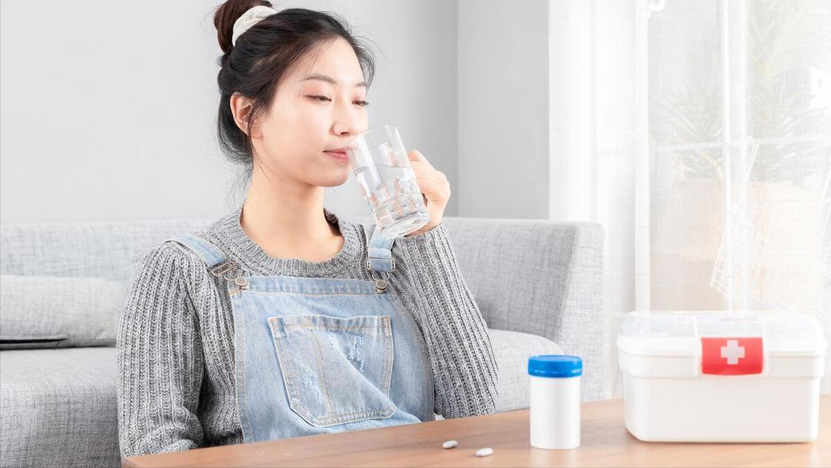 女性屁股中间为啥也会长毛？能不能直接剃掉？医生劝你手下留情