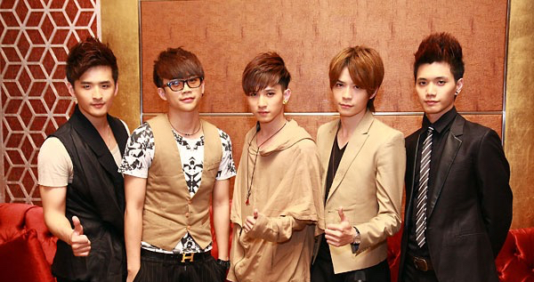 魏晨王铮亮阿穆隆演唱会,王铮亮阿穆隆