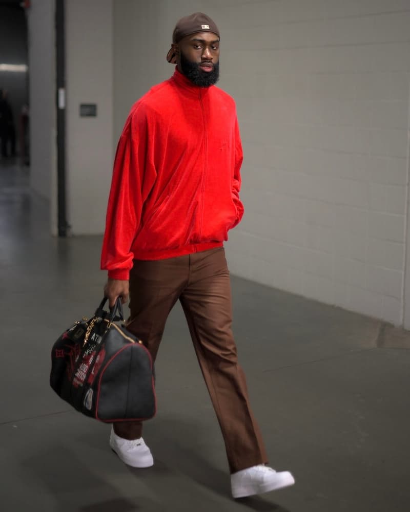 nba篮球衣杰伦布朗,最新nba球星入场穿搭