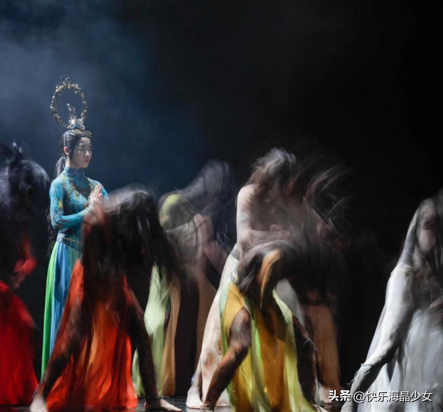 杨丽萍新舞蹈争议画面曝光,杨丽萍回应男舞者服装尺度争议