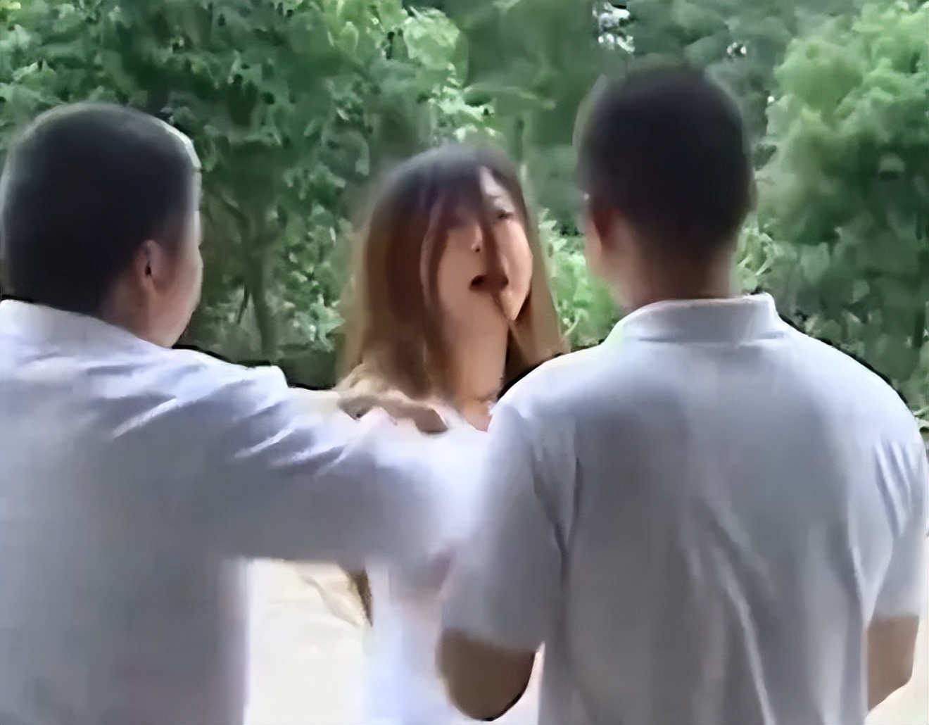 小娇妻学会了打麻将,没想到回家后就要和我离婚:没错,我出轨了