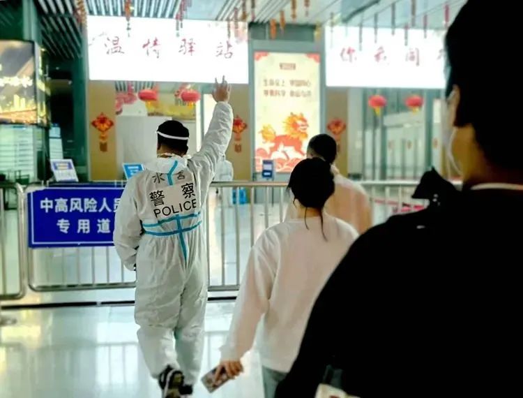 【抗疫一线】江苏公安:同心抗疫待春回镜头定格“疫”瞬间