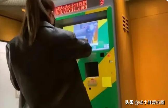 周杰伦带昆凌逛街,周杰伦为昆凌庆生奢侈品