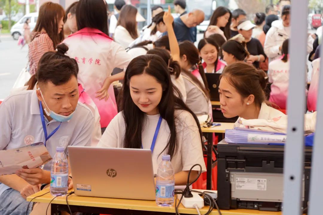 满“新”欢喜！长江职业学院喜迎2023新生！