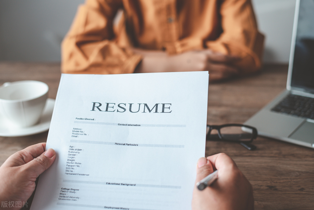 hr邀约面试却不说底薪,邀约面试要不要谈薪资