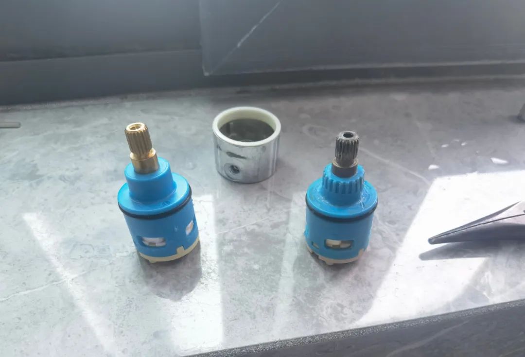 花洒分水阀更换新的还漏水,花洒漏水维修分水器