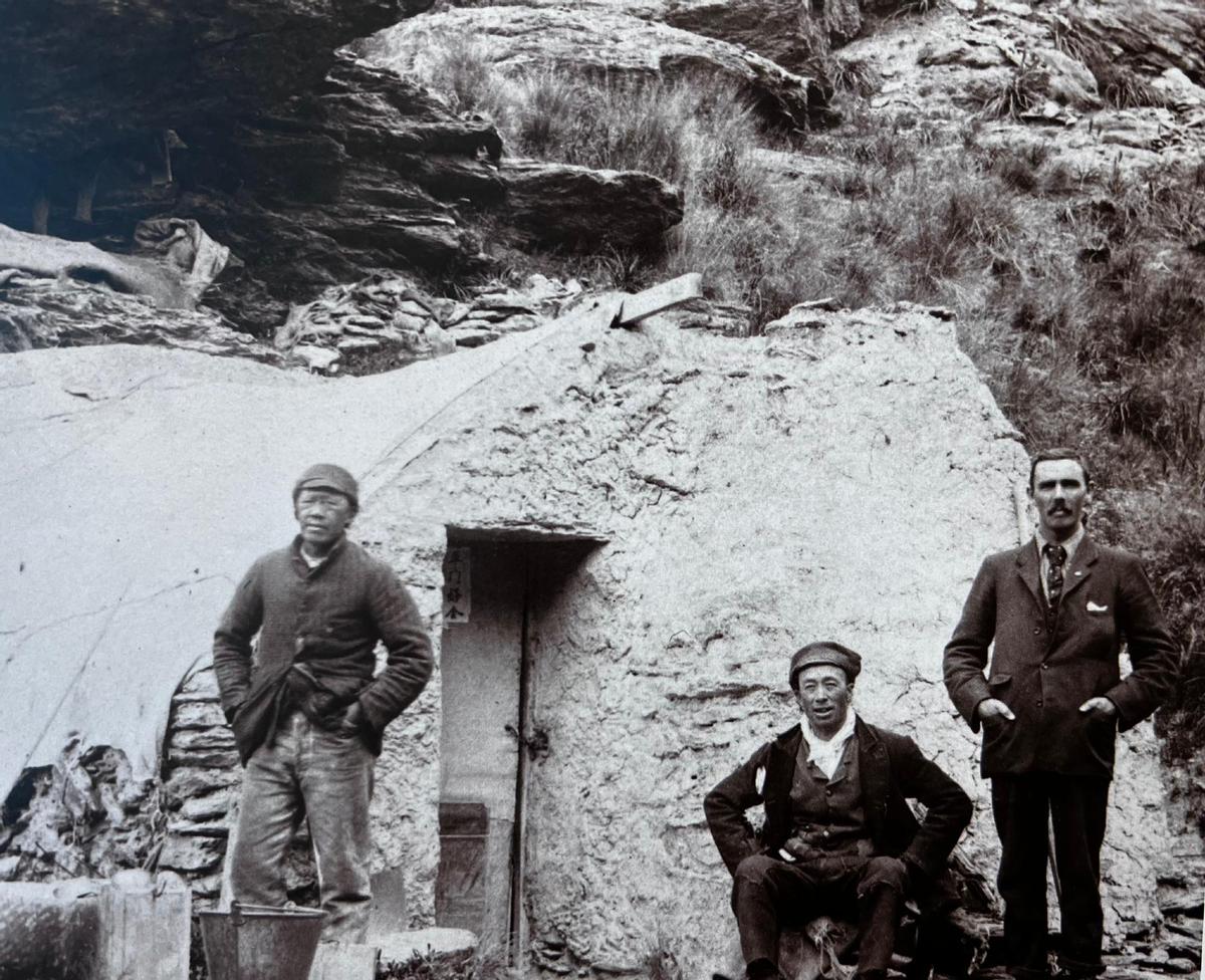 30张日本大*杀屠**罪行照片，日军闯入民宅祸害妇女，这就是罪证2