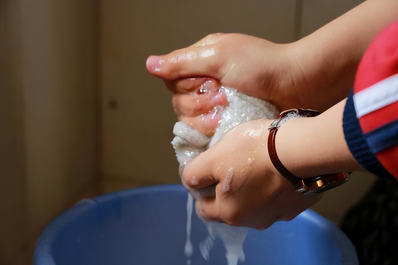 抹布脏了别再用洗衣粉洗,抹布脏了不用换