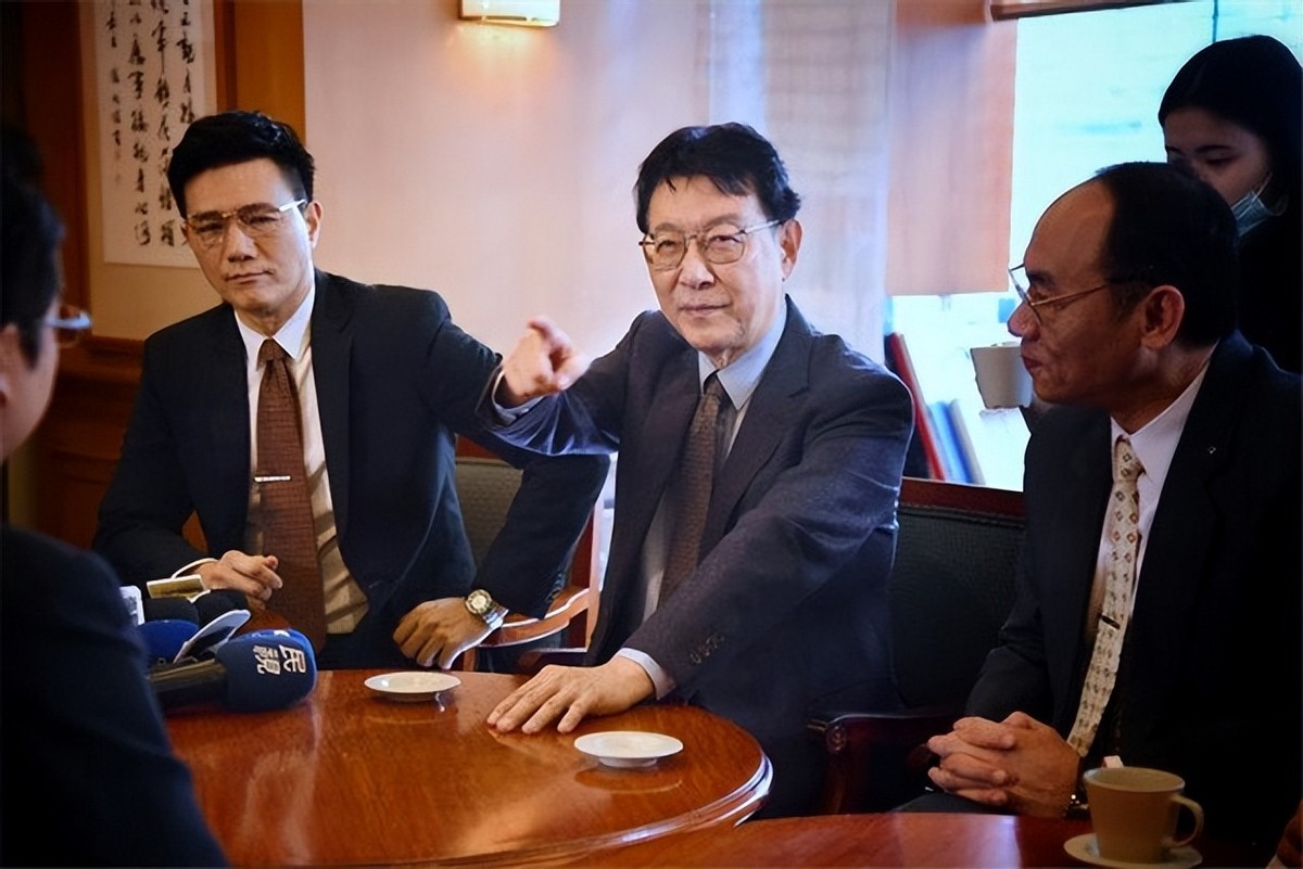 揭开赵少康和*智英黎**勾结的历史，赵少康之子是*智英黎**的得意门生