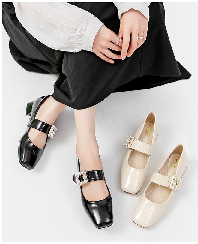 适合50岁女人鞋子品牌,50岁中年女人必买的鞋子就选这4双