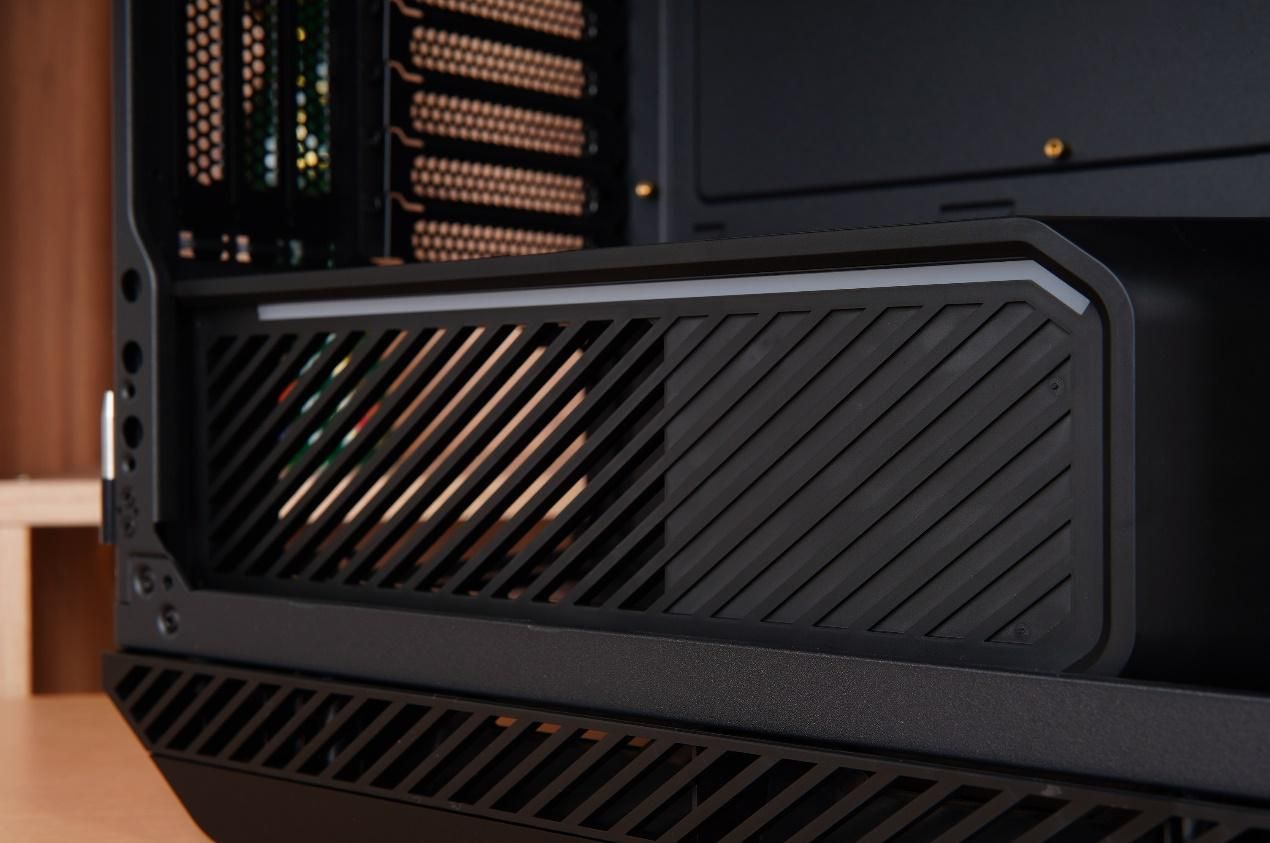 可以装多个硬盘的主机箱,带可插拔硬盘盒的主机