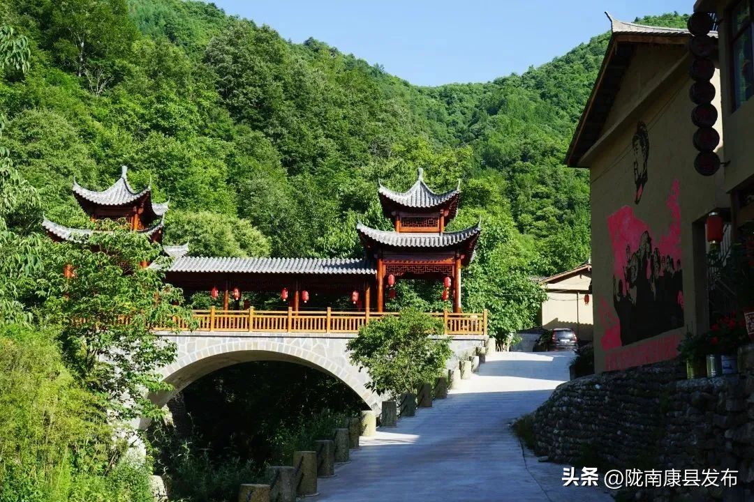 浜斾竴搴峰吇鏃呮父,浜斾竴搴峰吇搴﹀亣鏀荤暐