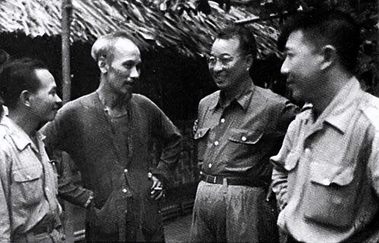 1966年毛主席想出访越南，遭胡志明强烈反对，黎笋一句话成功救场