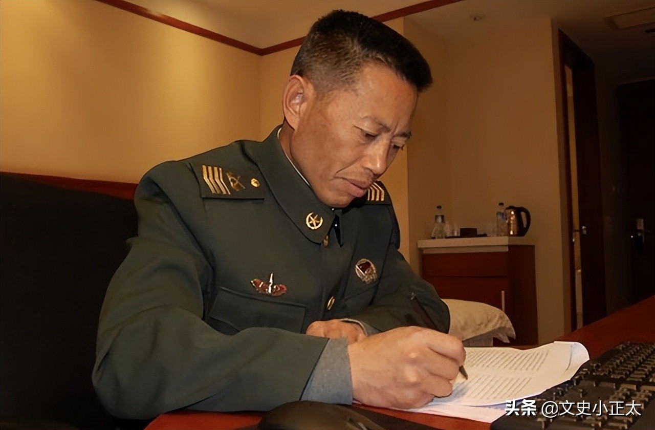 “兵王”王忠心：妻子“笑话”只长胡子不长职位，退役后过得如何