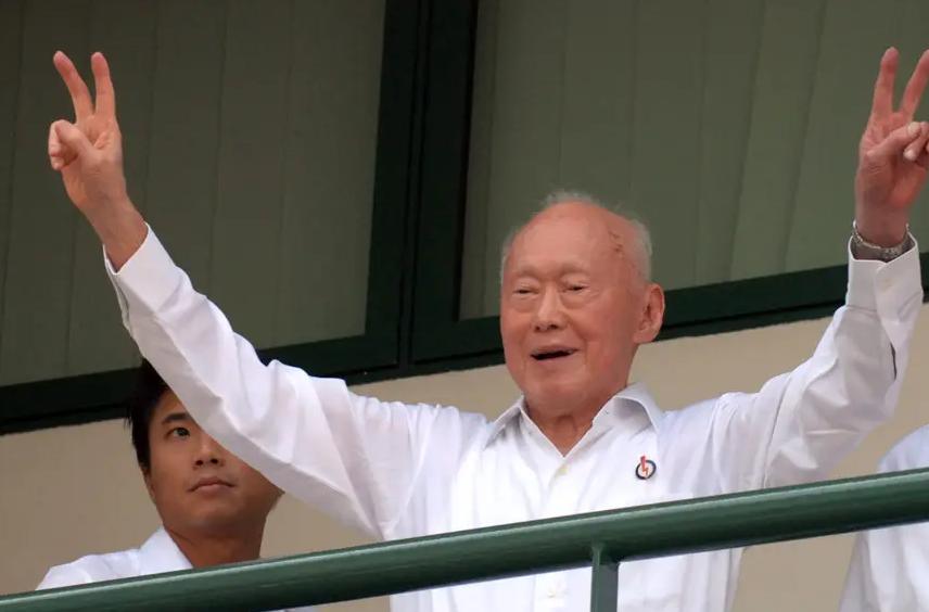 78年，*小平邓**访问新加坡，李光耀问他：如果你出生在新加坡会怎样