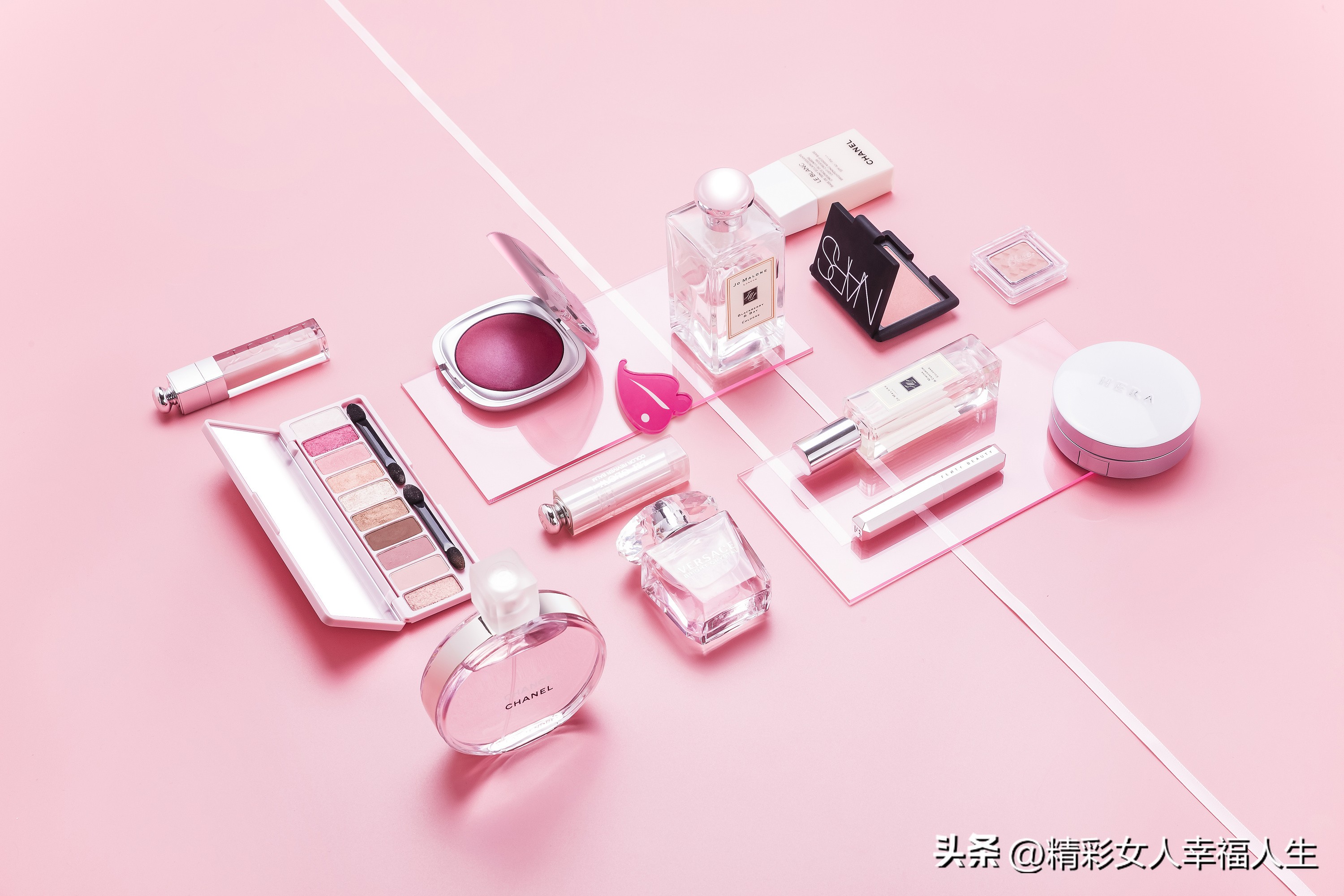 想让嘴唇饱满该涂怎样的唇膏,女士嘴唇唇膏