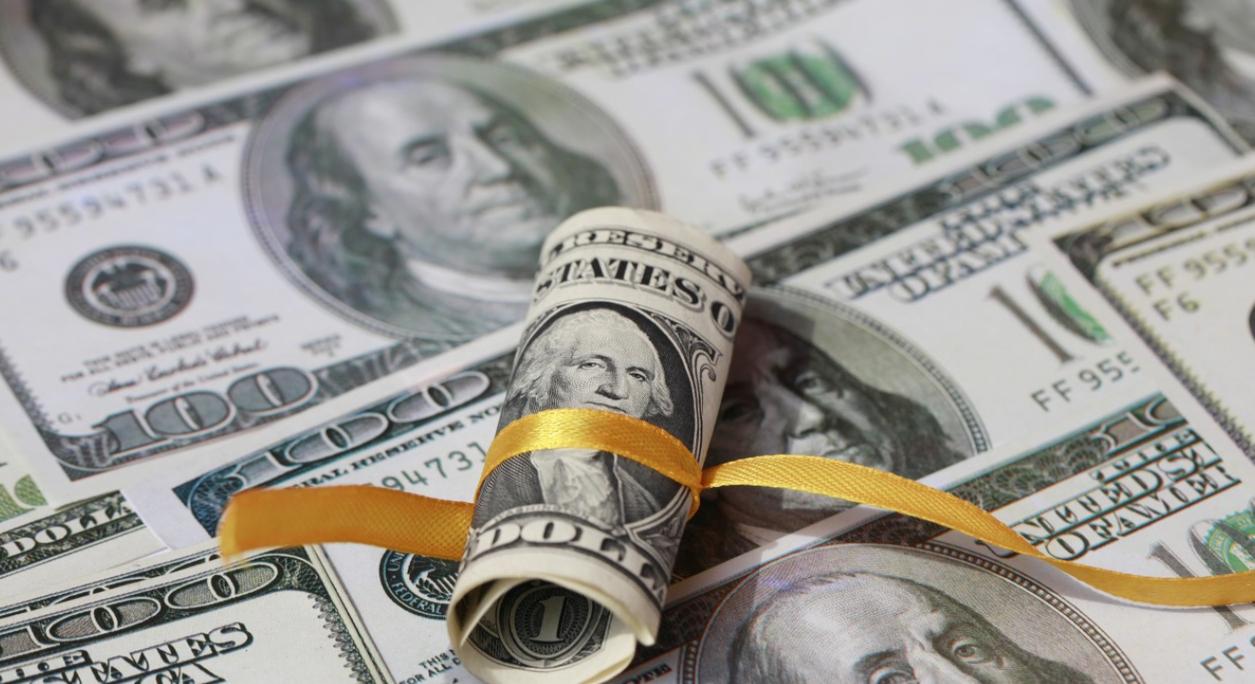 美媒美国国债首次突破30万亿美元,中国最近买美国债券最新信息