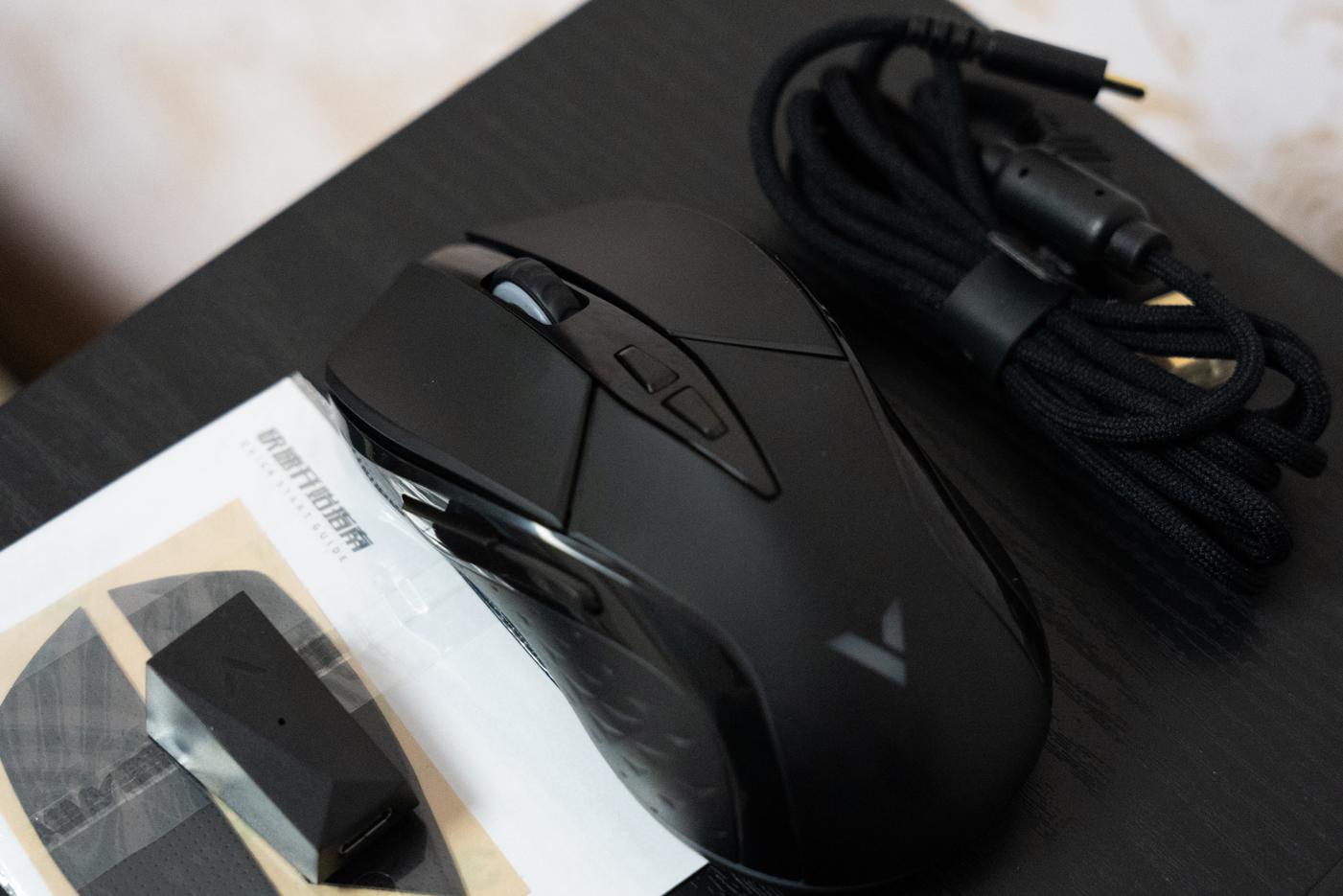 雷柏v30对称式鼠标使用体验,雷柏v30幻彩rgb游戏鼠标详解