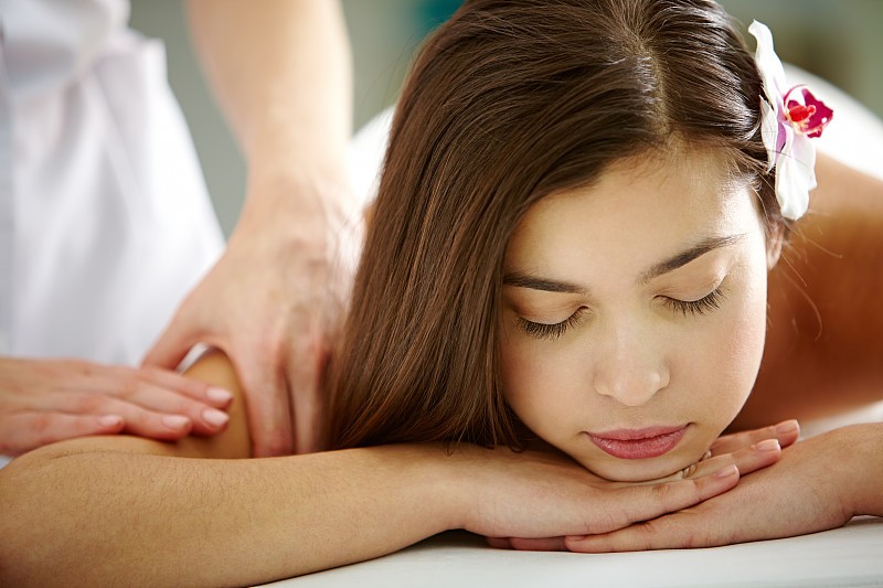 赠品不能退换丈夫送我一条3万的项链，情人节成了情人劫