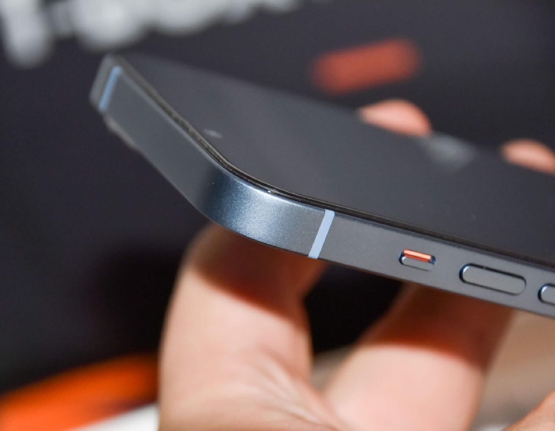 图拉斯iphone14pro防窥膜,iphone14图拉斯膜评测