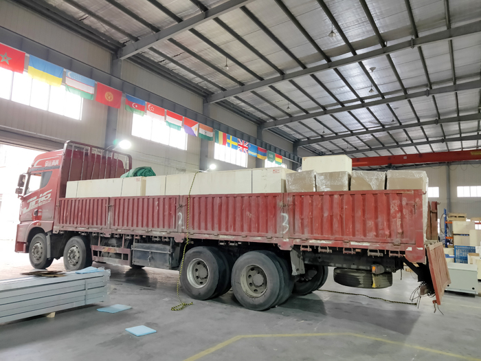 两台镭豹360全自动洗车机发往哈萨克斯坦carwashexpert