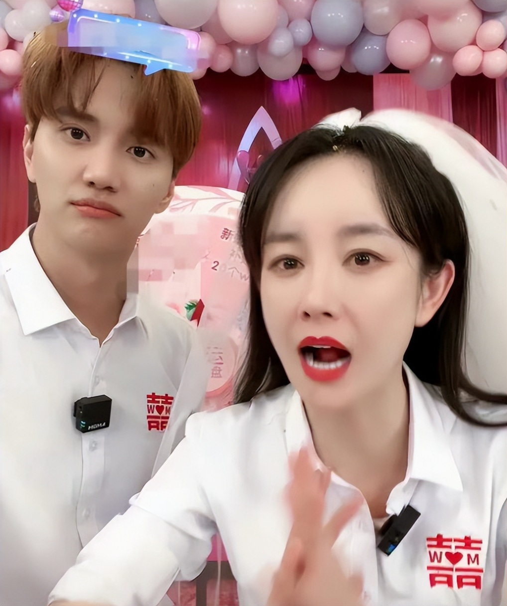 过气演员的窘况:县城忙走穴、直播用怪招,晚节不保,何必呢?