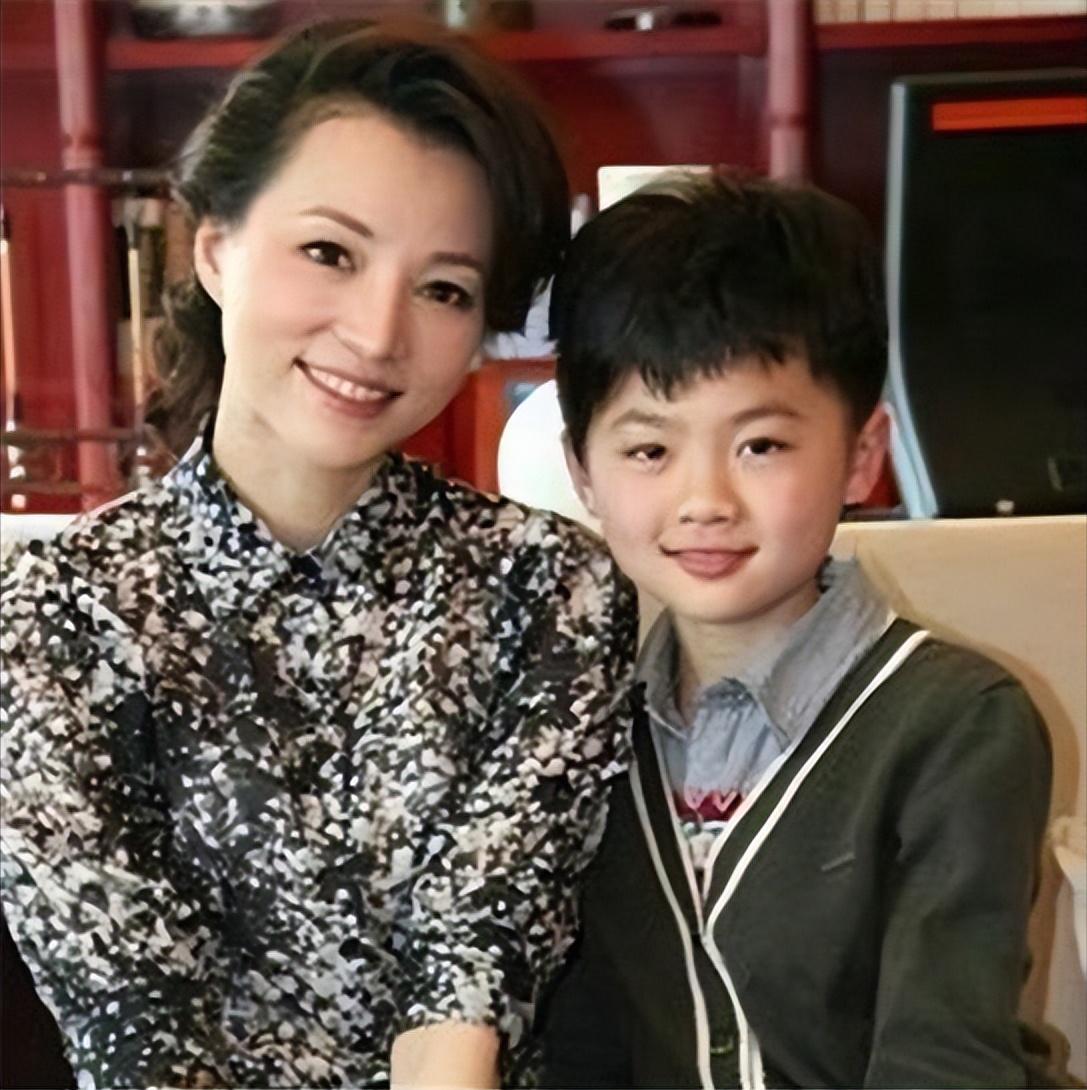 春晚主持人董卿周涛朱迅李思思,春晚主持人董卿朱迅周涛