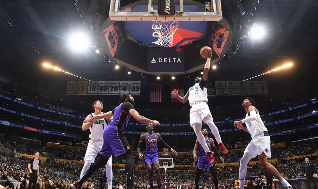 詹姆斯评价浓眉比欧文强,詹姆斯评价浓眉和欧文