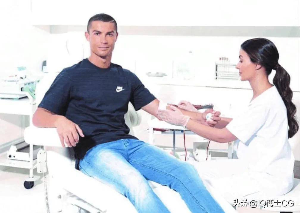 c罗年轻时独自一人踏上生涯之路,年轻的c罗就已成就世界级球员