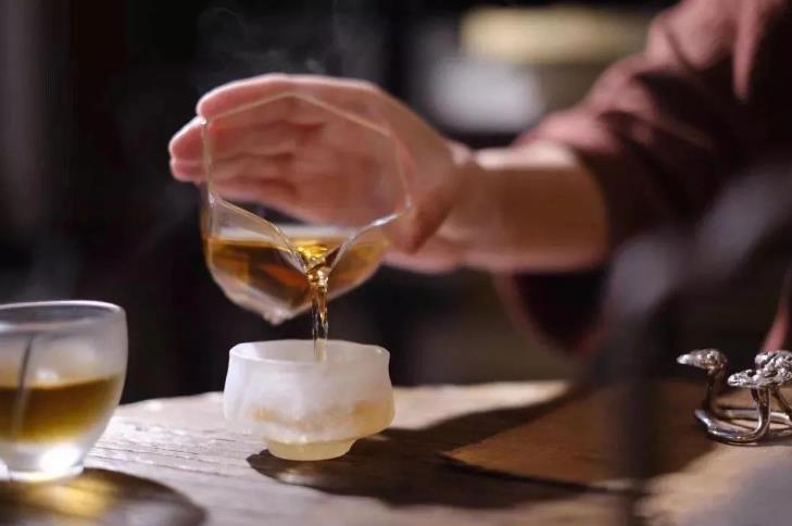 品茶生津润喉回甘,回甘生津喉韵锁喉技巧