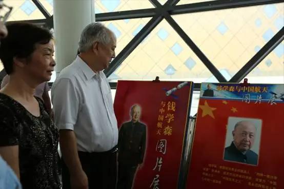 牛顿爱因斯坦神童,爱因斯坦牛顿两位超级天才