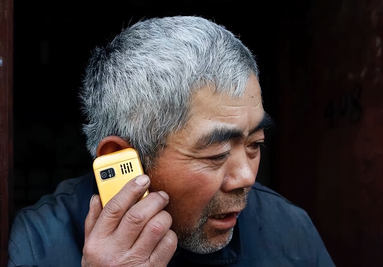 为什么老人去世子女葬礼上笑,为什么葬礼老人的家人还能笑