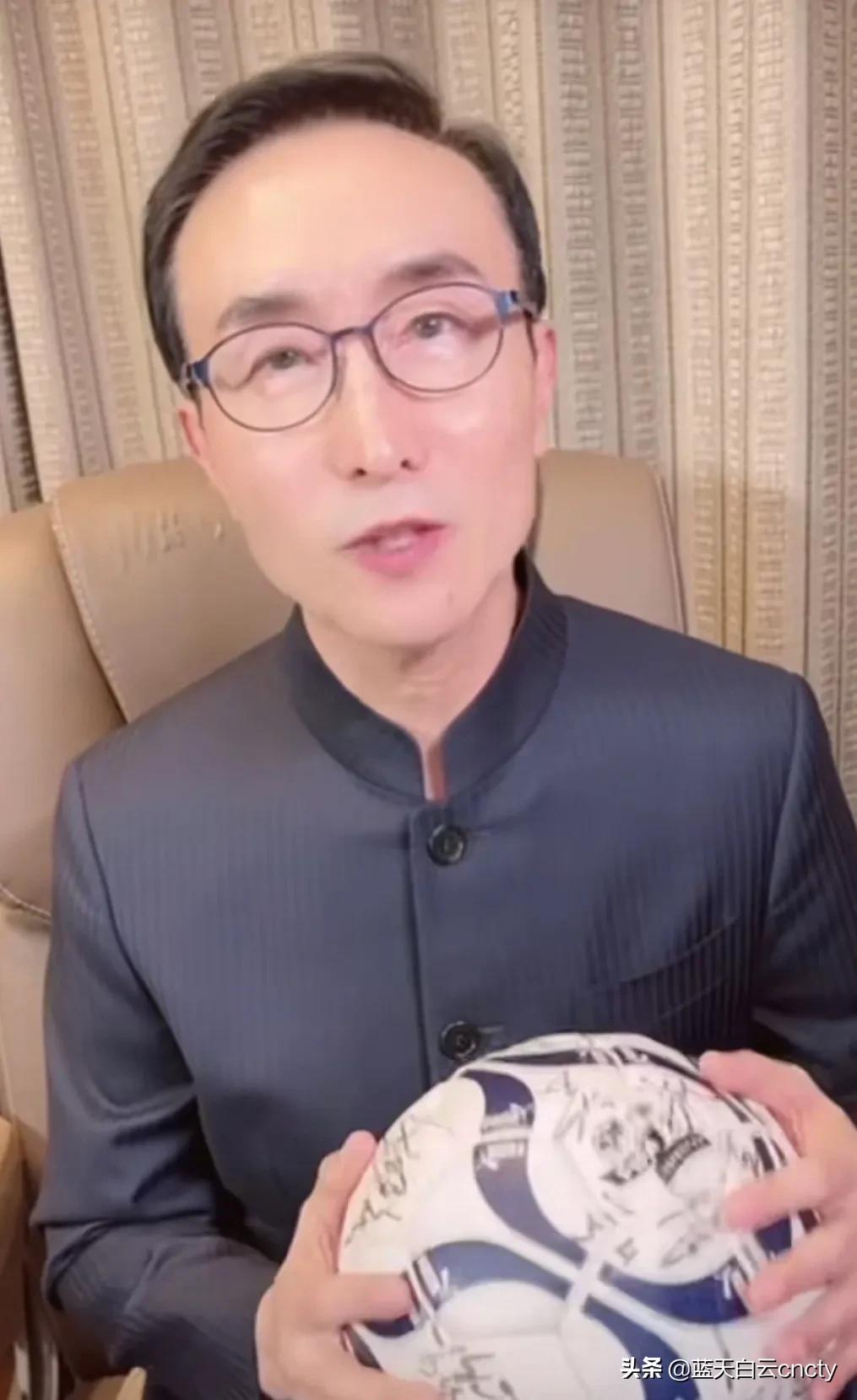 董路回应巩汉林假足球,董路回应巩汉林足球假签名