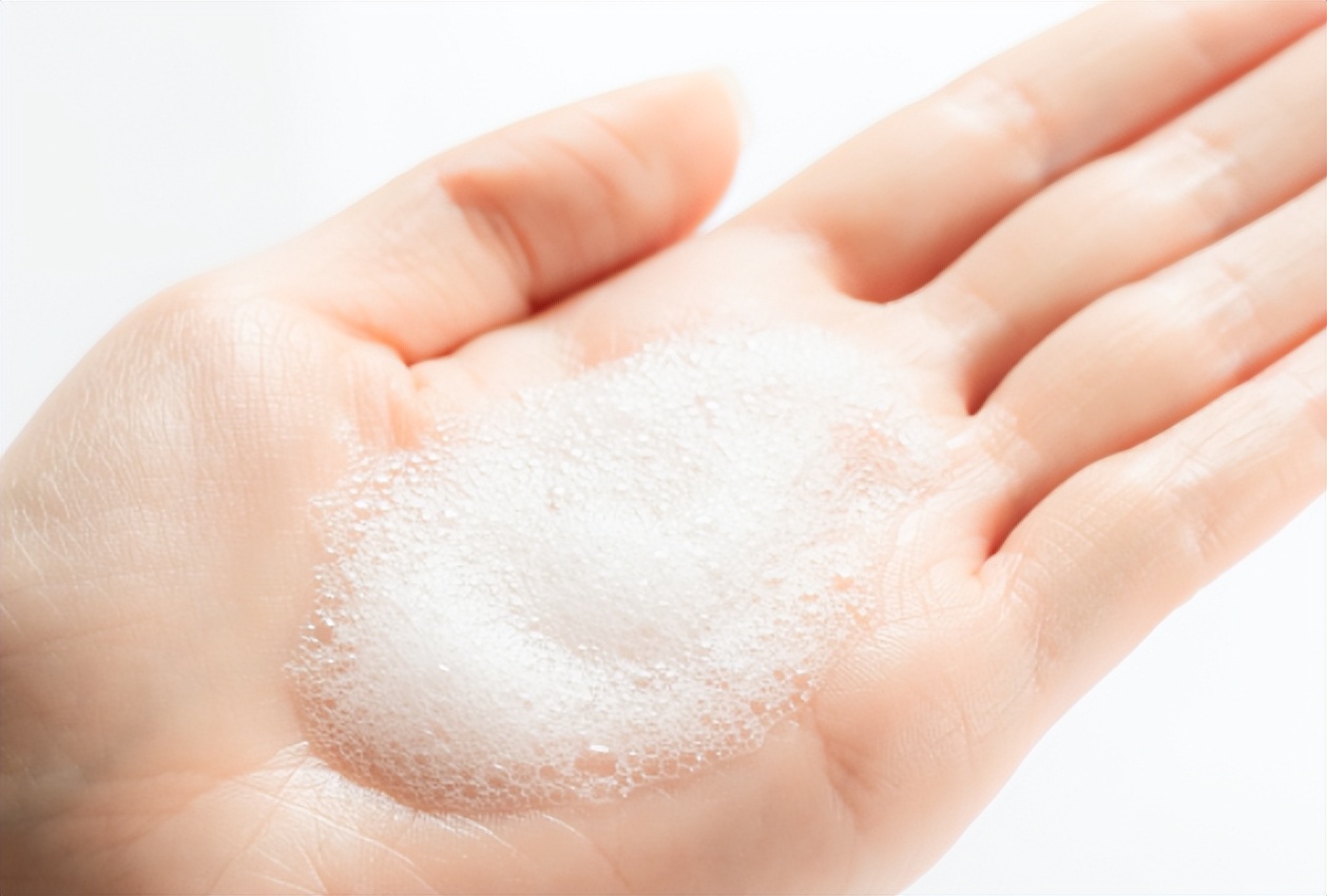 洗完脸超水润的洗面奶推荐,超好用的平价洗面奶适合夏季