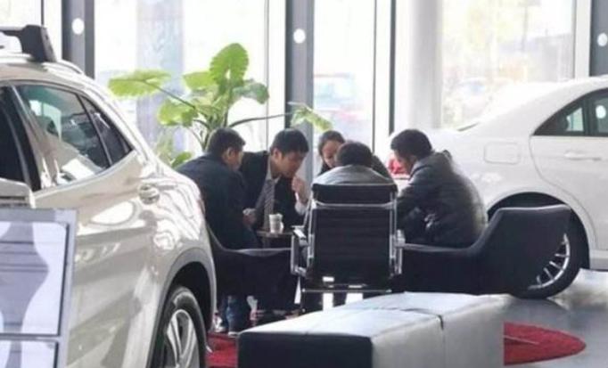 4s店全款提车为啥要等好几天呀,全款提车落地价钱很低有猫腻吗
