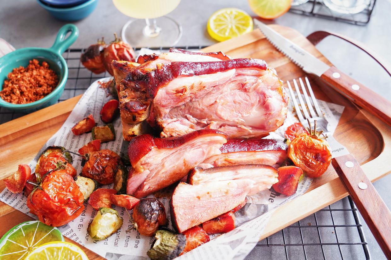 软烂不油腻的烤猪蹄你值得拥有,德国咸脆猪手如何烤才皮脆