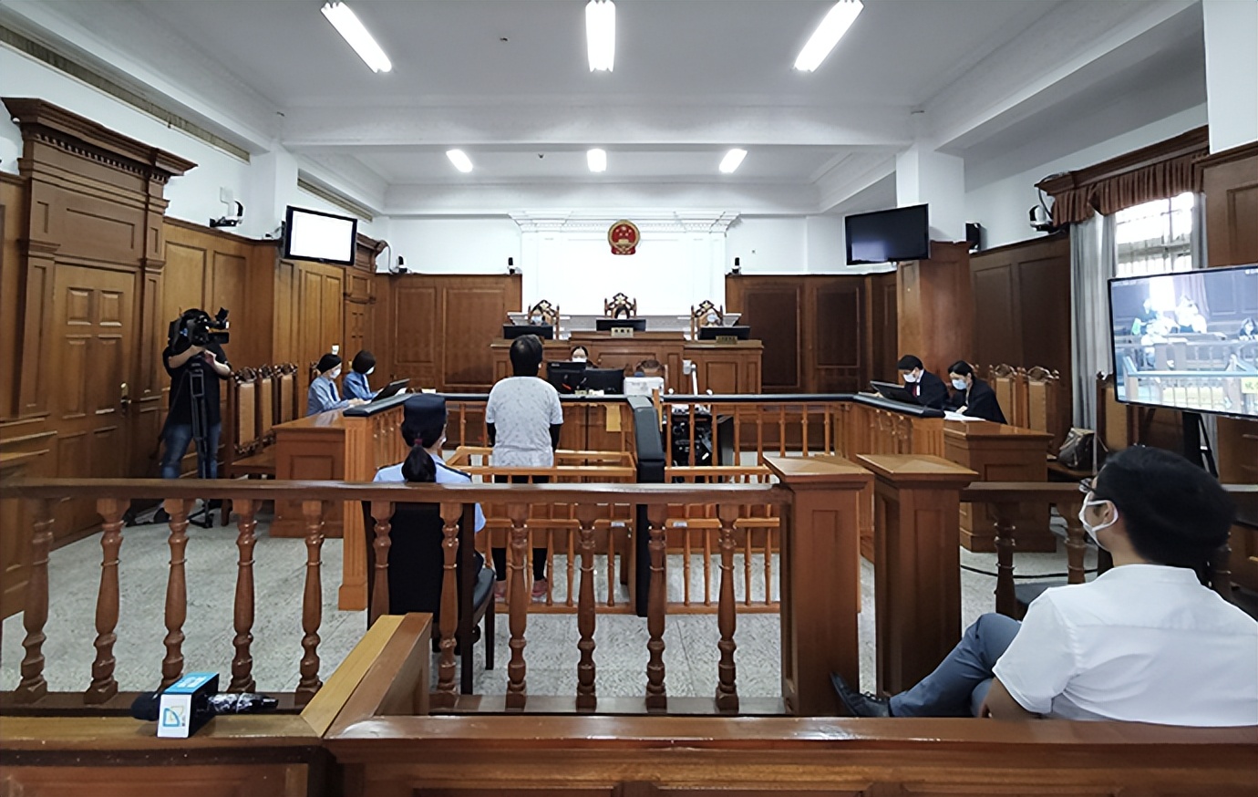 2020年山西：继母虐待12岁女童成植物人，赔偿128万，最后怎么判