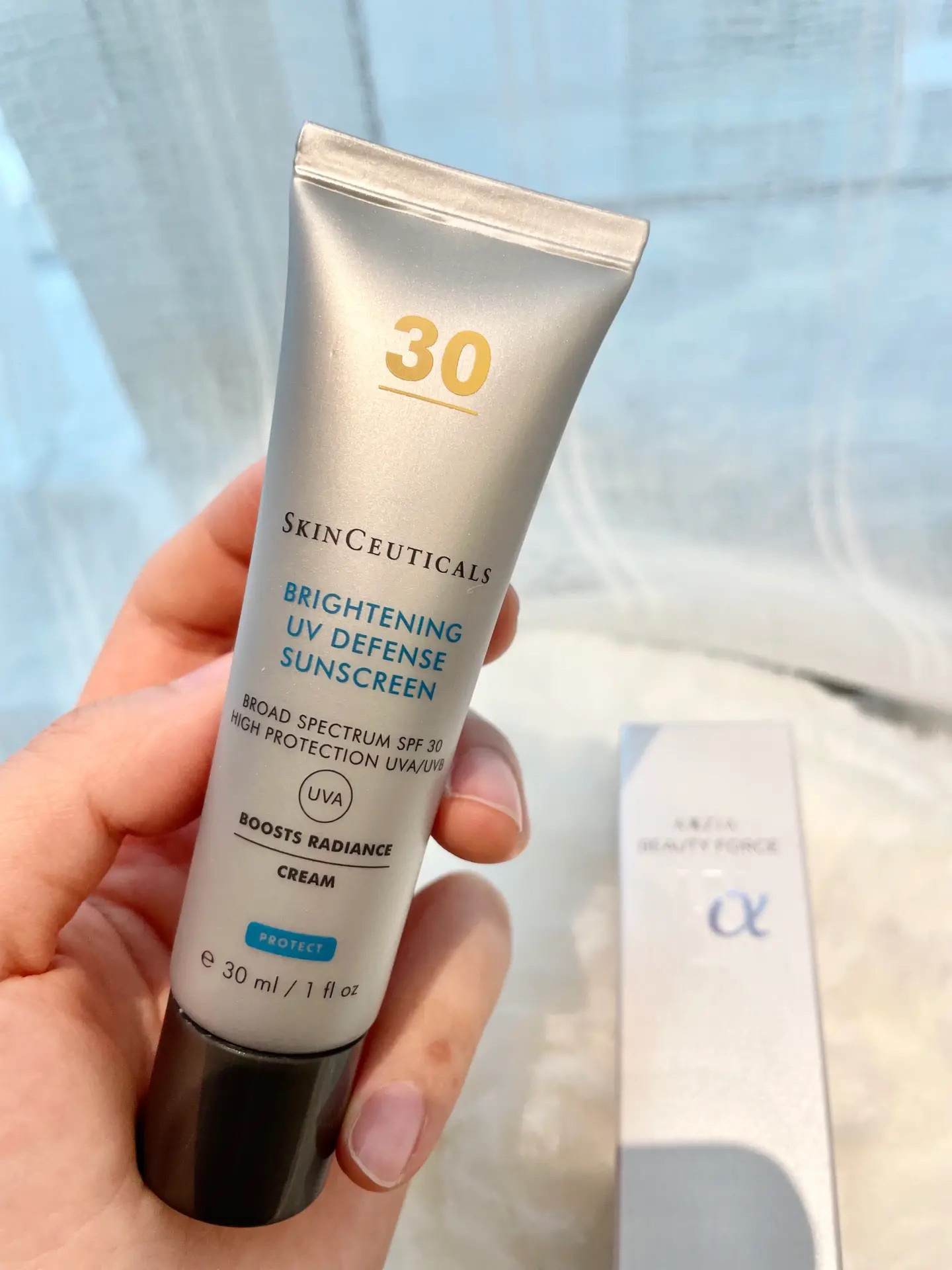 先涂防晒霜还是素颜遮瑕护肤霜,先涂防晒霜还是隔离霜化妆顺序