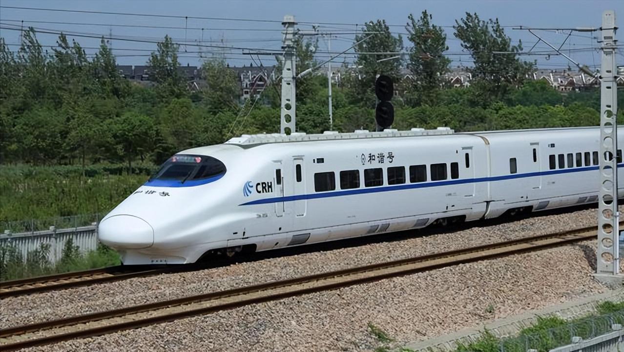 火车晚点退票可以别的站退吗,火车晚点导致没赶上火车能退票吗