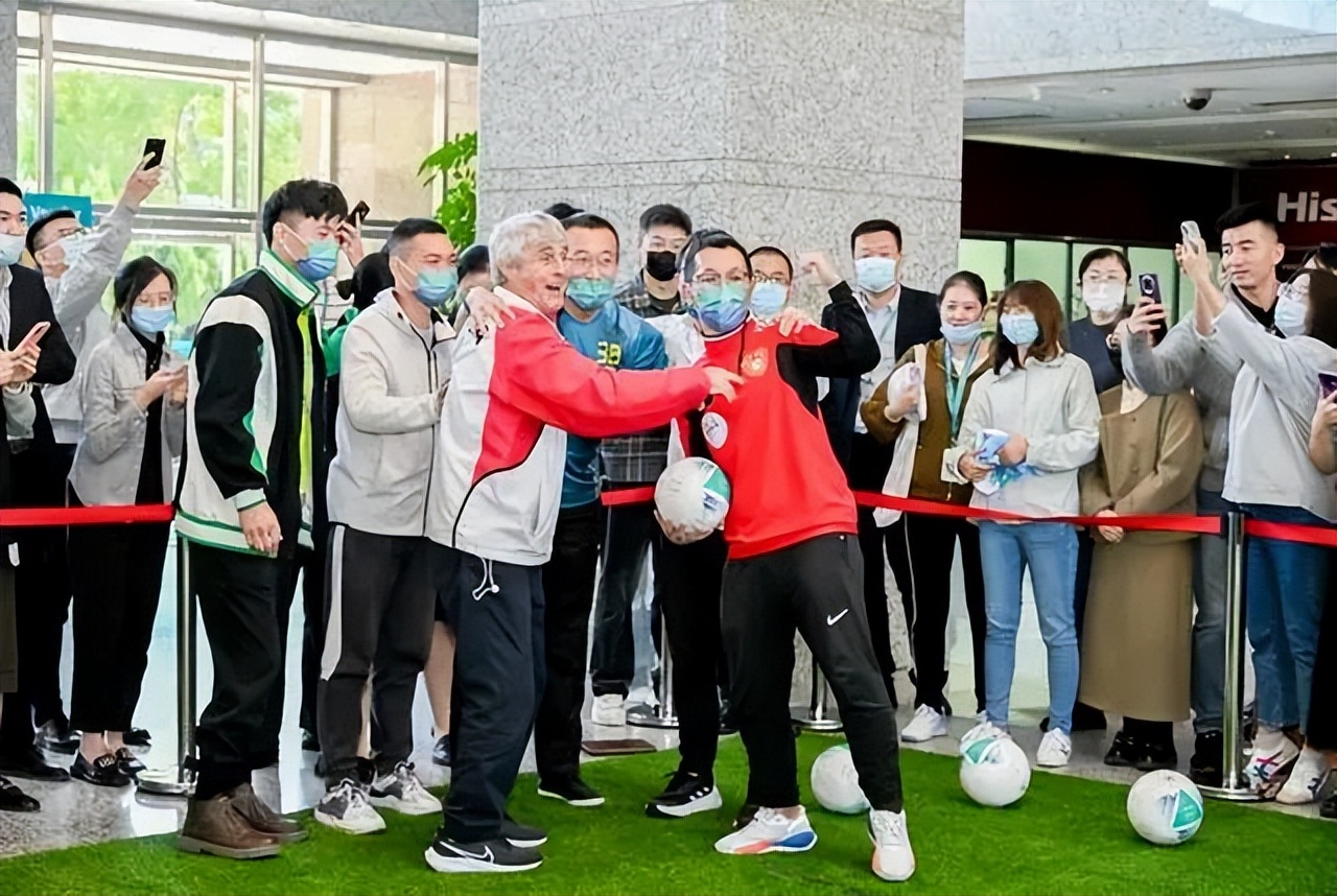 尹波丨从米卢到郝伟，去日照看京鲁——中国足球的10月6日和9日