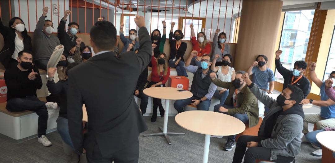 地球另一边的人们是倒着吗,地球另一侧的人不会掉下去吗