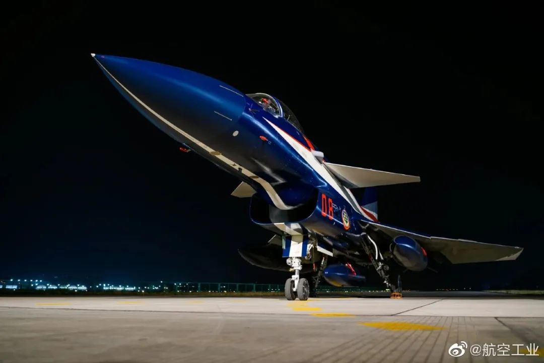 歼10战斗机改装视频,歼10大秀