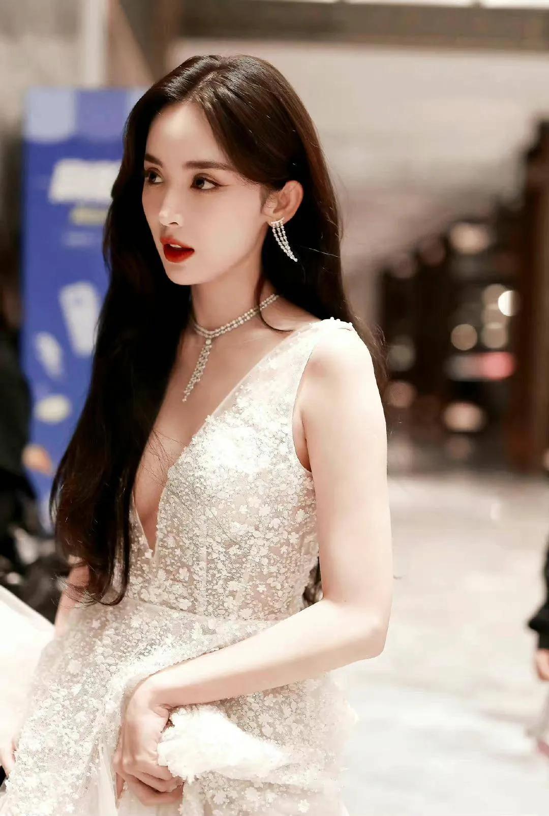 古力娜扎火爆牛仔裤,古力娜扎微喇裤